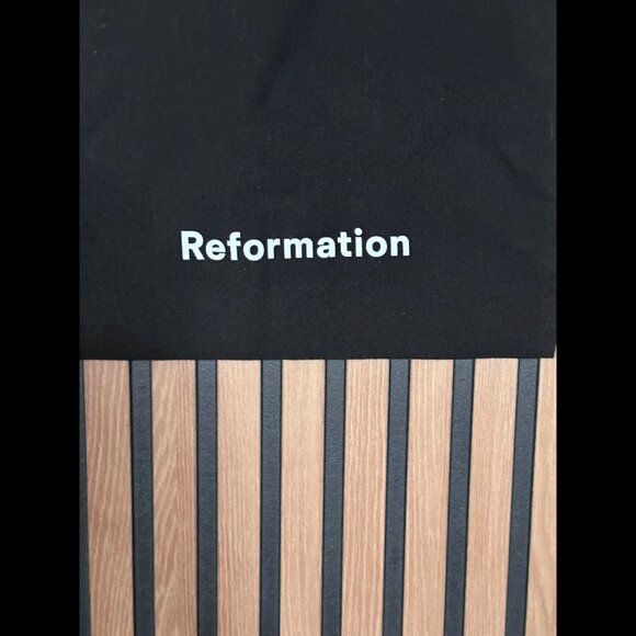Reformation T Shirt Medium Womens Black Short Sleeve Basic Tee w Tote Bag V Neck - Picture 5 of 11